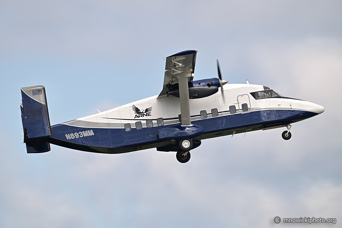 M80_2577_01 copy.jpg - Short SD3-30 200   N893MM