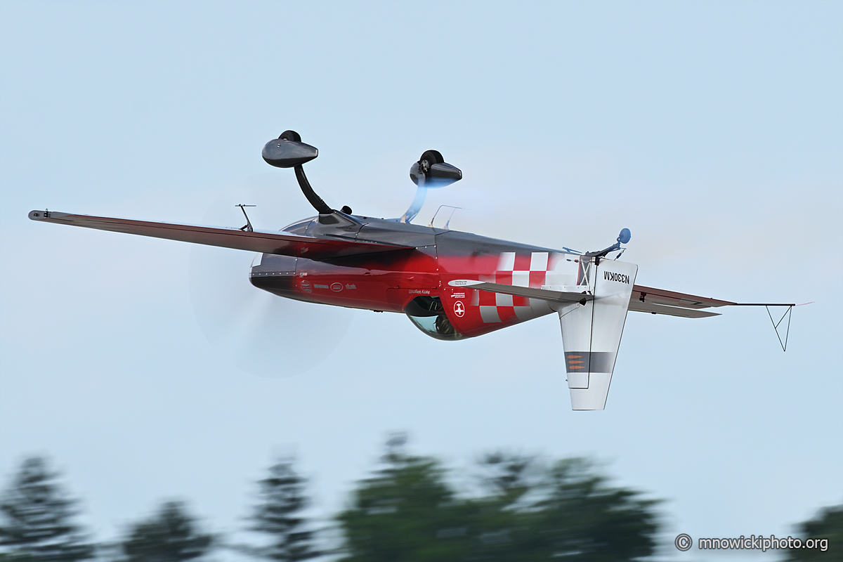 M81_5983 copy.jpg - Extra EA-300/SC  N330KM