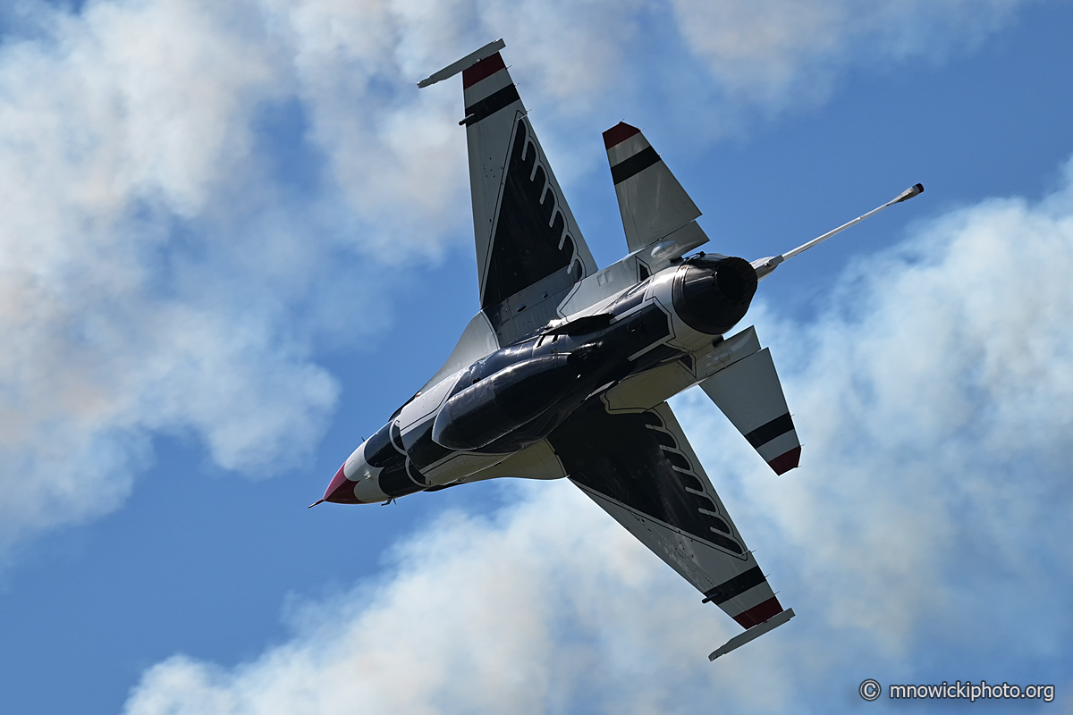 M81_2766 copy.jpg - U.S. Air Force Thunderbirds F16  (7)