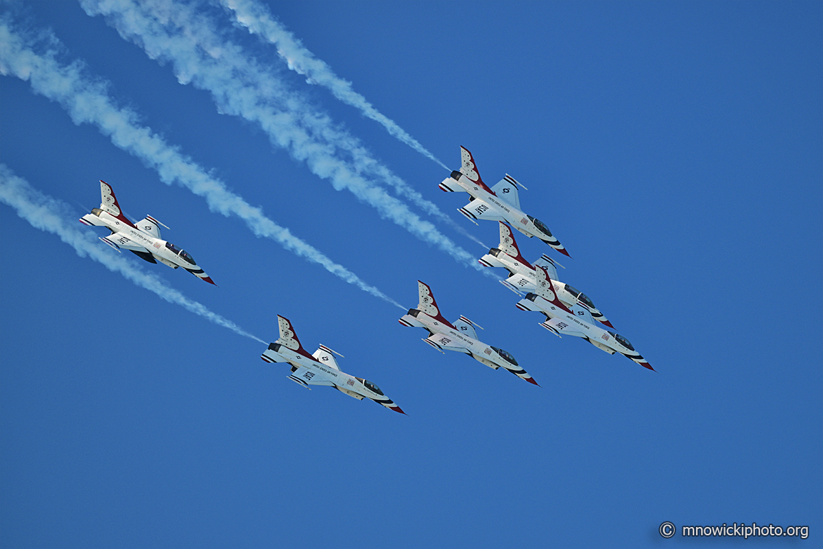 M81_2821 copy.jpg - U.S. Air Force Thunderbirds F16