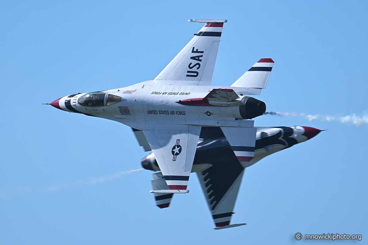 M81_3056 copy.jpg - U.S. Air Force Thunderbirds F16  (2)