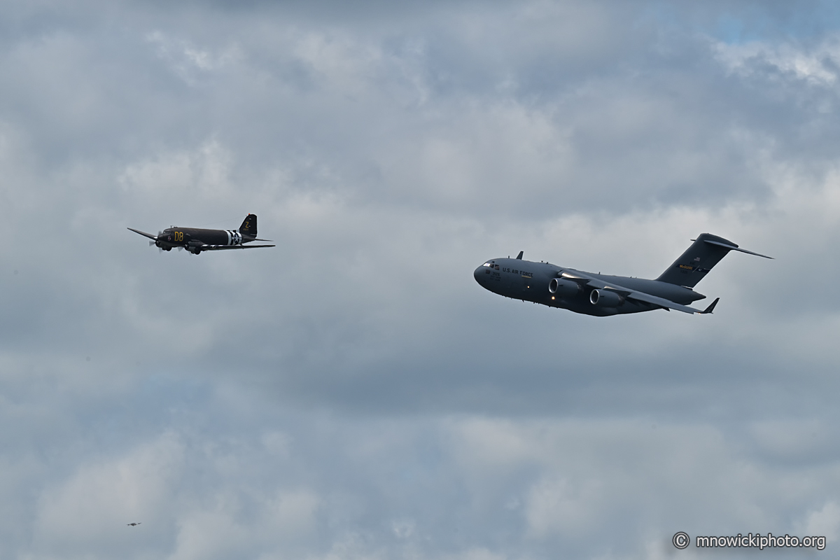 M81_1471 copy.jpg - Douglas DC-3C Skytrain  N15SJ & C-17A Globemaster 03-3126
