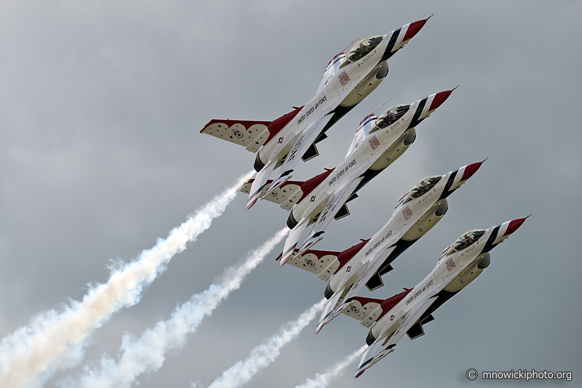M81_4323 copy.jpg - USAF Thunderbirds Aerial Demonstration Team   (2)