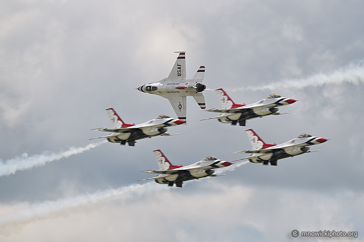 M81_4871 copy.jpg - USAF Thunderbirds Aerial Demonstration Team   (3)