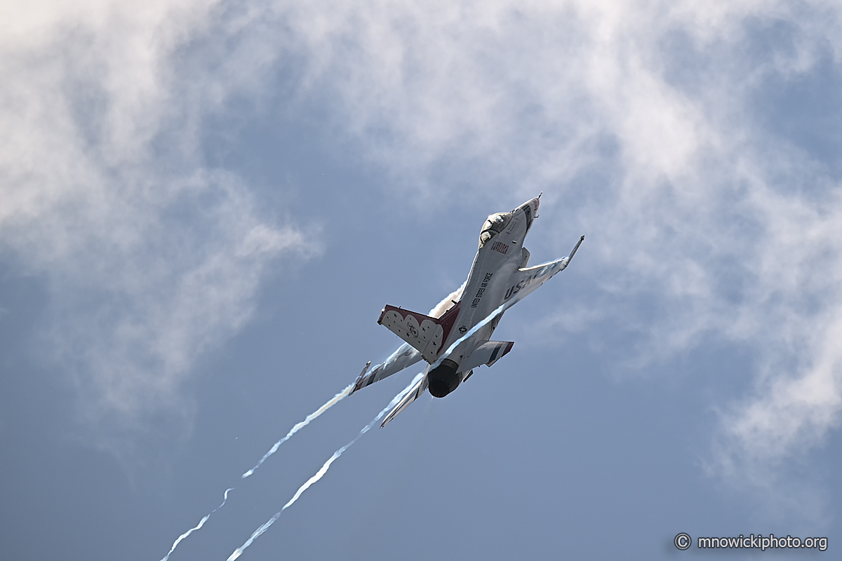 M81_4880 copy.jpg - USAF Thunderbirds Aerial Demonstration Team   (4)