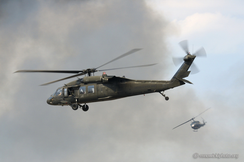Sikorsky UH-60A & Bell UH1H.jpg - UH-60A Blackhawk