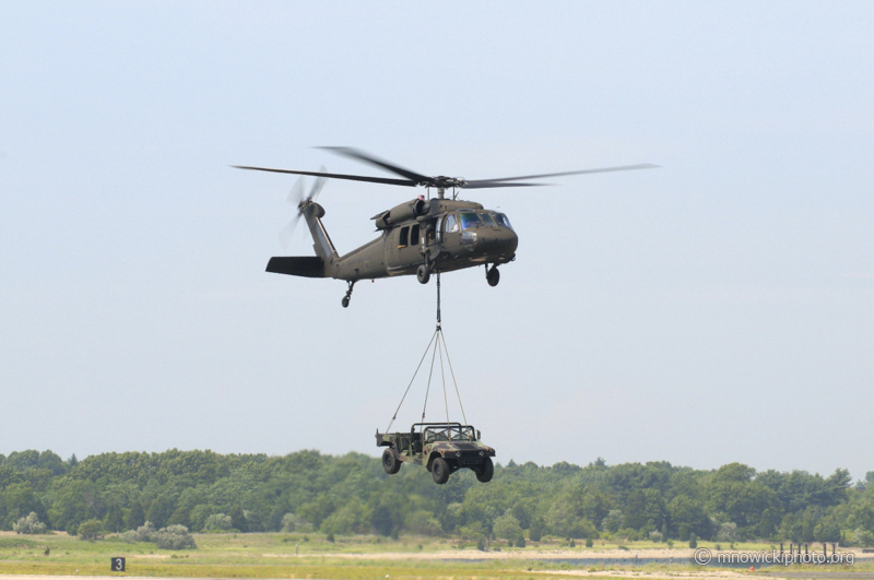 Sikorsky UH-60L & Humvee.jpg - UH-60L Blackhawk with Humvee