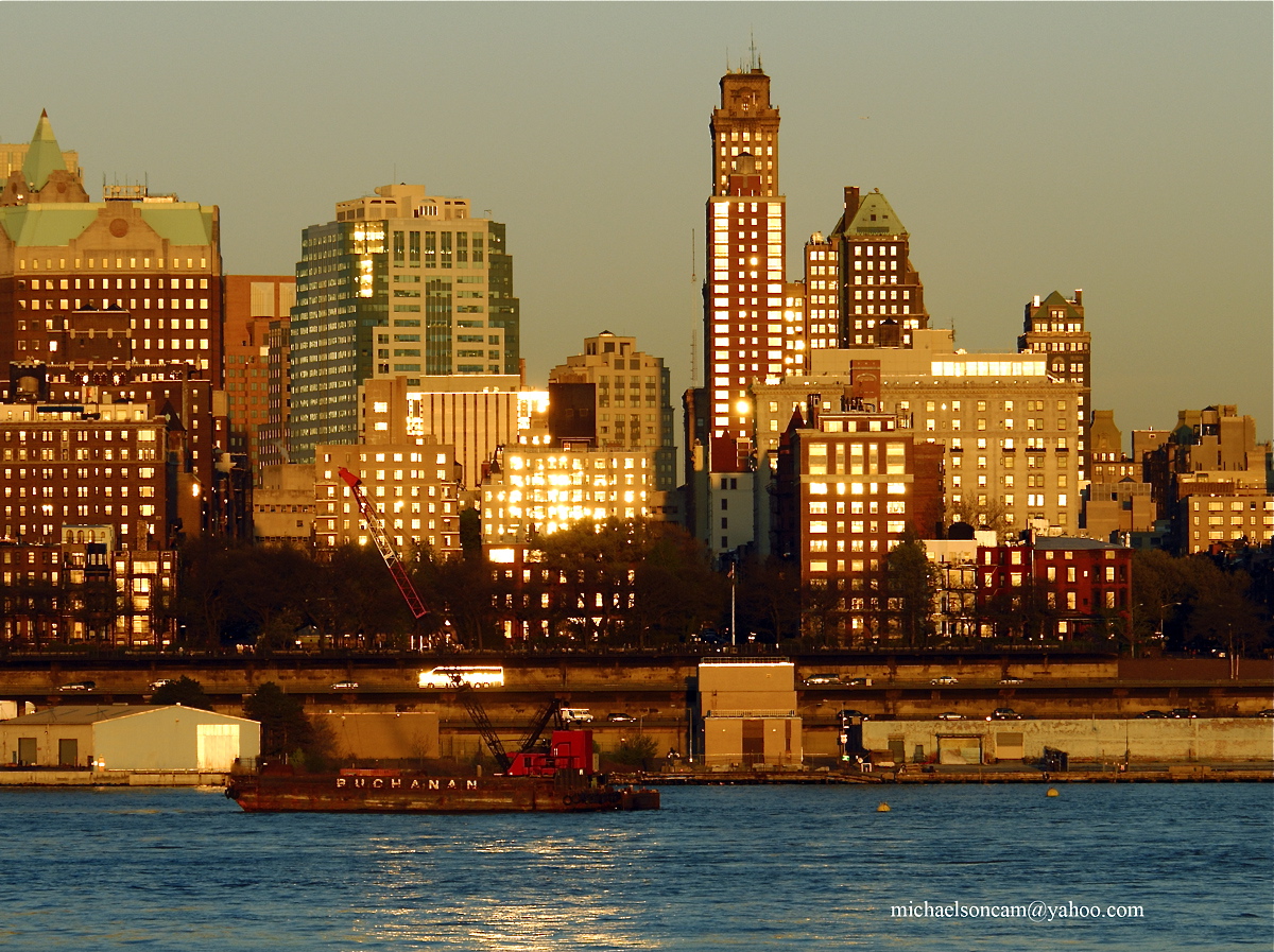 Afternoon-light-and-Brookly.jpg - Brooklyn and sunset light reflection.